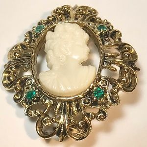 Fashion cameo brooch w/ green rhinestones